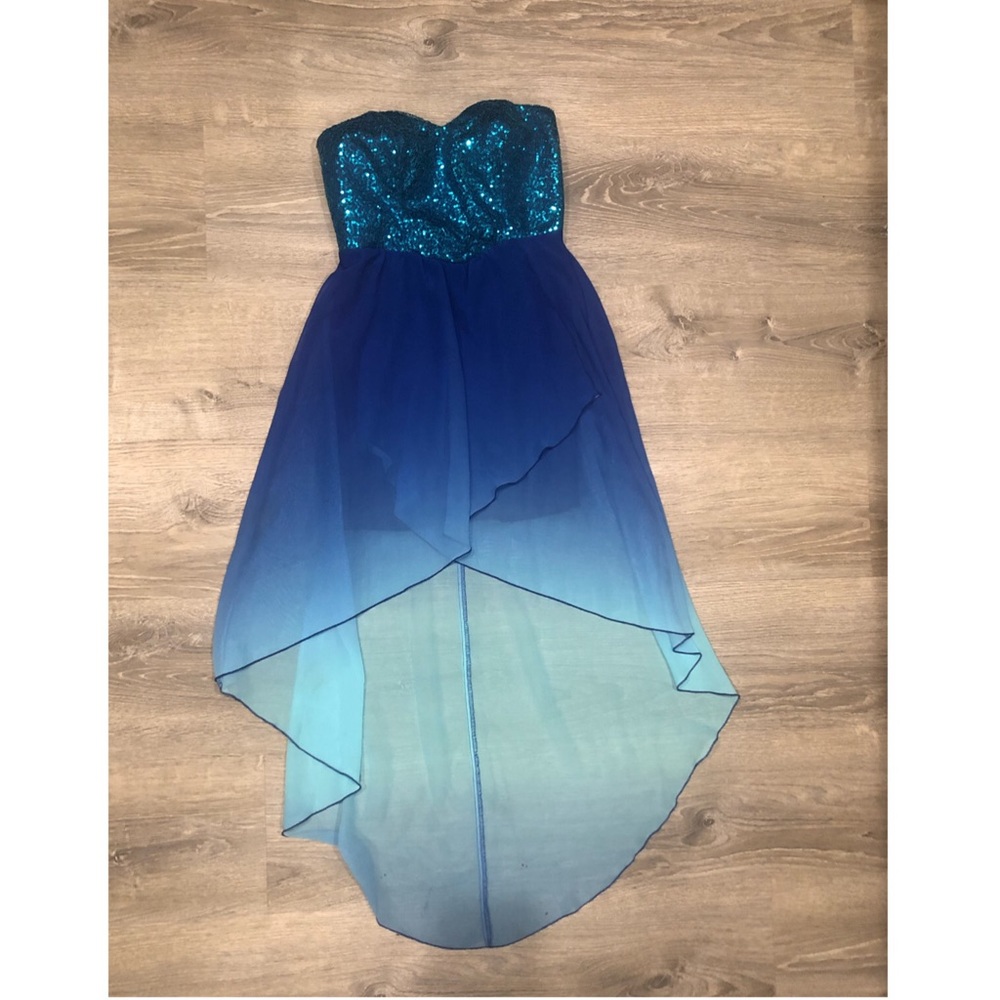 🧡3/$15🧡 Speechless Blue Strapless sequin dress